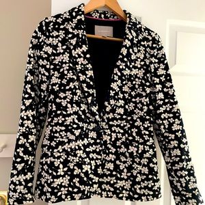 A very stylish all seasons blazer